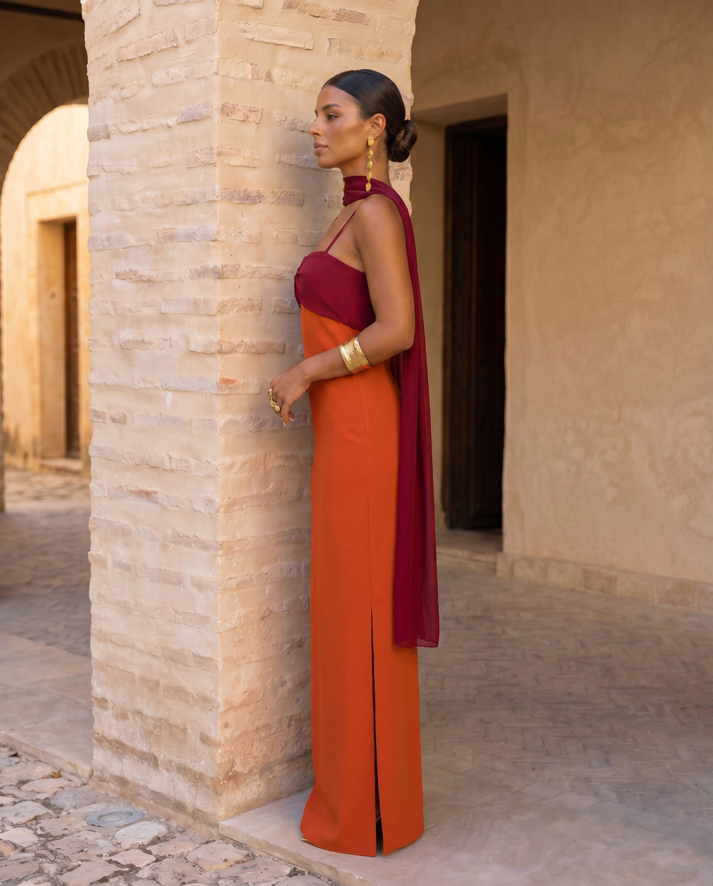 Zahara | Vestido en Naranja con Escote en Rojo