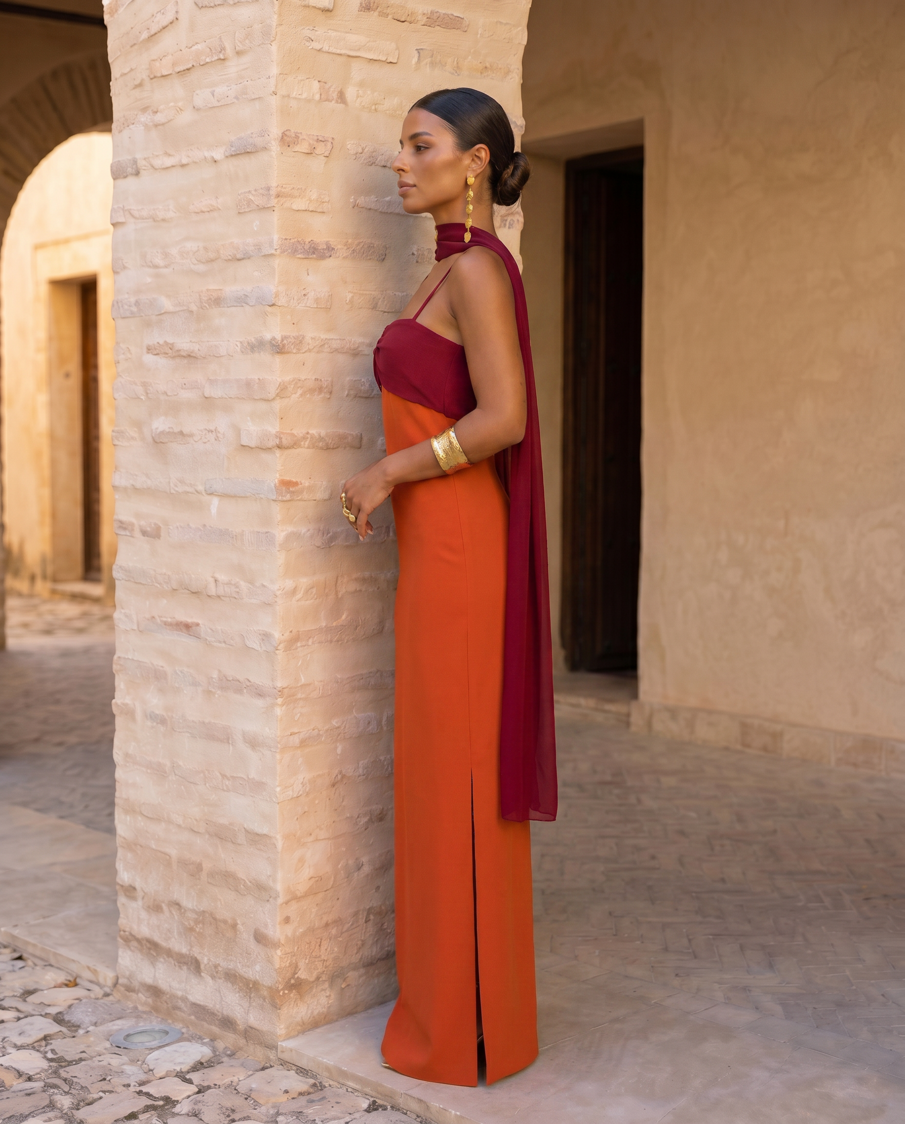 Zahara | Vestido en Naranja con Escote en Rojo